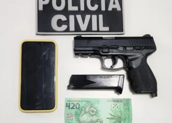 Nota falsa e simulacro apreendidos durante a operação - Divulgação PCTO