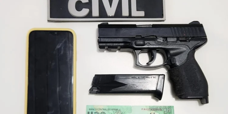 Em Aurora do Tocantins,  Polícia Civil cumpre mandado de busca e apreende simulacro de arma de fogo e nota falsa de R$ 420