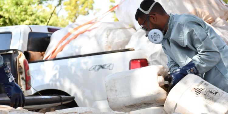 O Projeto de recebimento itinerante de embalagens vazias de agrotóxicos atendeu mais de 1,3 mil produtores rurais e recebeu aproximadamente 50 toneladas dessas embalagens