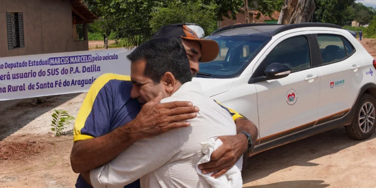 Marcus Marcelo entrega veículo para a saúde da zona rural de Santa Fé
