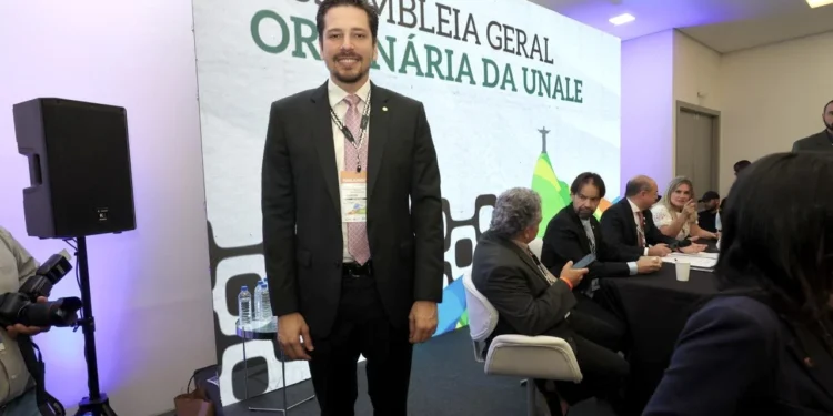 Olyntho é eleito tesoureiro da UNALE em conferência no Rio de Janeiro