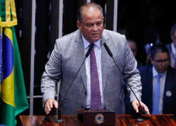 Senador Eduardo Gomes comemora aprovação da Regulamentação da IA no Senado