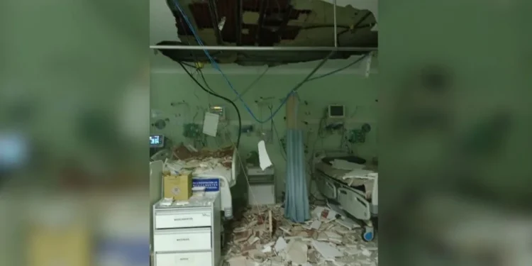 Forro de teto de hospital desaba e atinge bebê internado em UTI