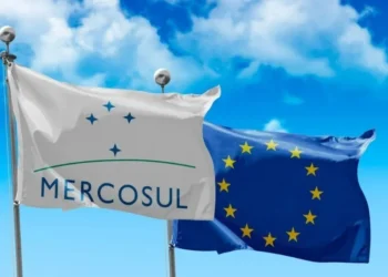 Bandeiras do Mercosul e da União Europeia • Reprodução