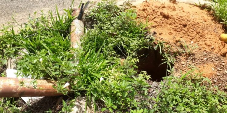 Poste caído no Correntinho preocupa moradores
