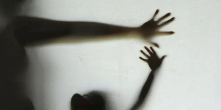 Três em cada dez mulheres negras agredidas não separam de maridos, diz pesquisa