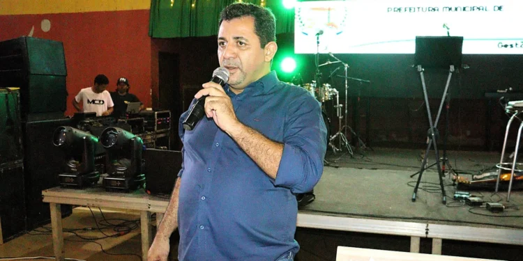 Prefeito João Alberto antecipa pagamento, agrada funcionalismo e comércio em Tocantinia
