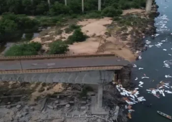 Desabamento parcial da ponte que liga as cidades de Aguiarnópolis (TO) e Estreito (MA), na BR-226. • Instagram/ @vshenrique
