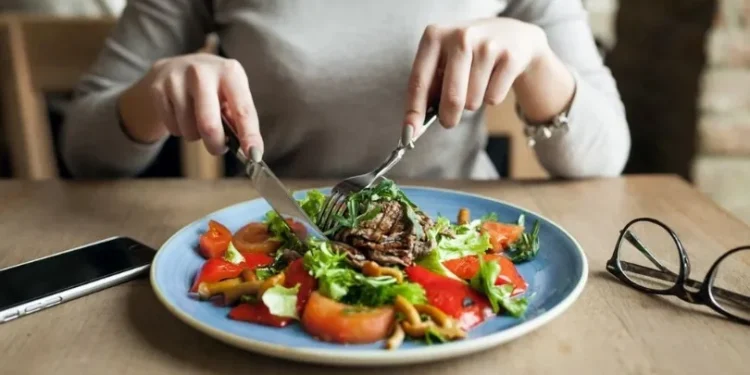 Exagerou na comida? Veja 5 dicas de como voltar à rotina após as festas