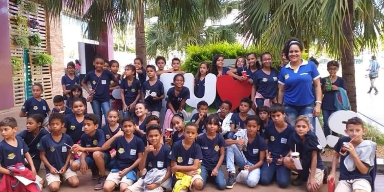 Alunos do 9º ano se despedem da unidade educacional que os acolheu desde a educação infantil