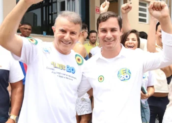 Eduardo e Velozo serão diplomados nesta quinta, 12 Crédito: Divulgação