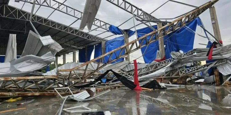 Temporal derruba pavilhão e deixa 50 feridos em cidade do RS; veja imagens