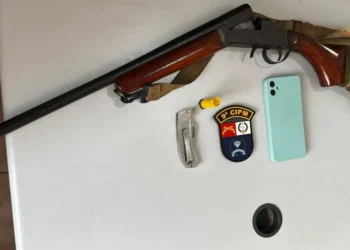 Espingarda usada pelo suspeito foi apreendida • Divulgação/Polícia Militar do Mato Grosso