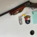 Homem é preso após ameaçar e perseguir mãe e padrasto com espingarda