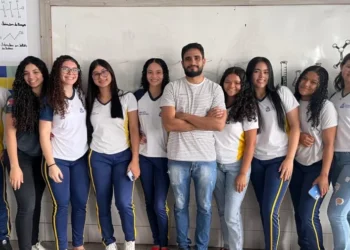 Estudantes do CEM Darcy Marinho, de Tocantinópolis, premiados na Obbiotec - Foto: Divulgação/Governo do Tocantins file_download