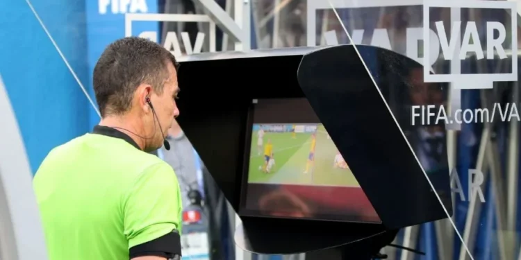 Versão de baixo custo do VAR avança em testes; saiba como funciona