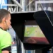 Os monitores do lado do campo ainda seriam usados para suporte de vídeo de futebol no caso de contestação do treinador • Fifa