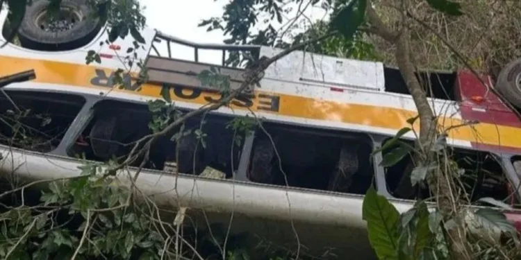 Prefeitura veta tráfego de ônibus em estrada de Alagoas após acidente fatal