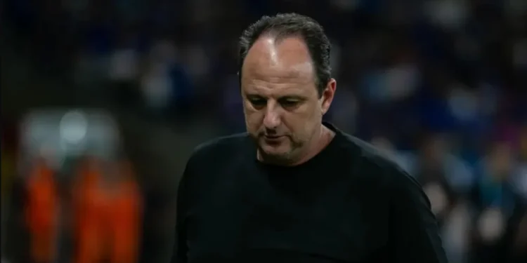 Rogério Ceni, técnico do Bahia, durante partida contra o Cruzeiro • Fernando Moreno / Gazeta Press