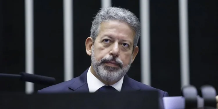 Governo não tem votos nem para aprovar urgência das medidas fiscais, diz Lira