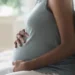 Em caso inédito, mulher com câncer ginecológico muda útero de lugar e engravida