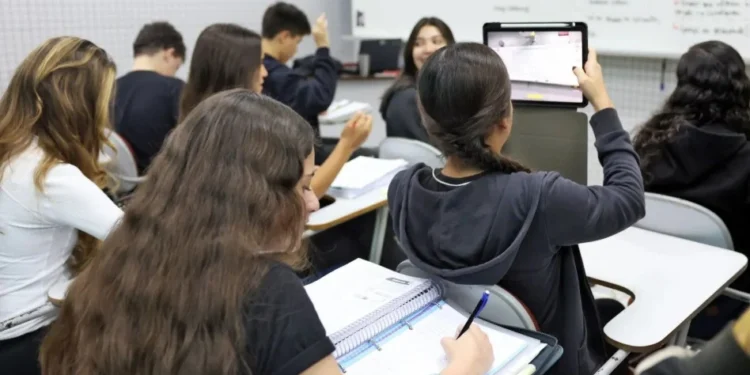 Só 1% dos alunos no Brasil tem desempenho máximo em ciências e matemática