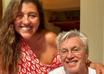 Nos comentários, os filhos dos dois artistas celebraram o encontro dos amigos • Instagram/Regina Casé