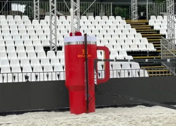 Arbitragem na Copa do Mundo de Beach Tennis será dentro de um copo • Divulgação