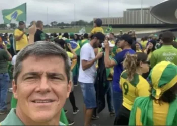 General Mário Fernandes em acampamento em Brasília em novembro de 2022 • 02/11/2022 - Reprodução/PF