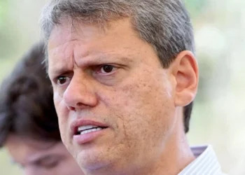 Cobrança do STF amplia pressão sobre Tarcísio