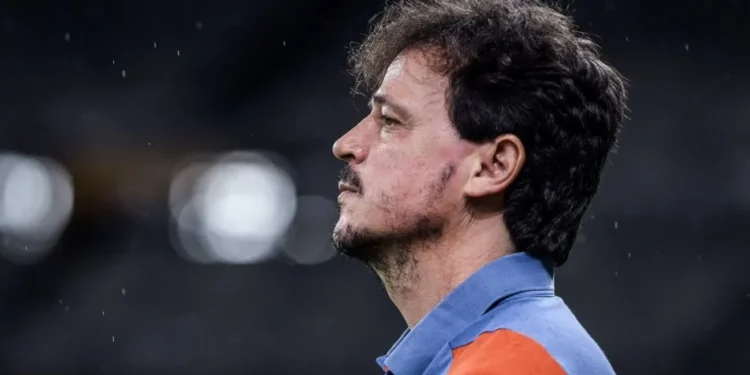 Diniz perde prestígio, e Cruzeiro deve mudar de técnico para 2025