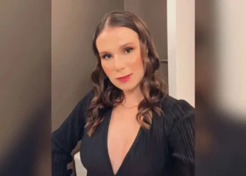 Jeniffer Castro foi gravada por passageira após recusar ceder assento à criança • Reprodução/redes sociais