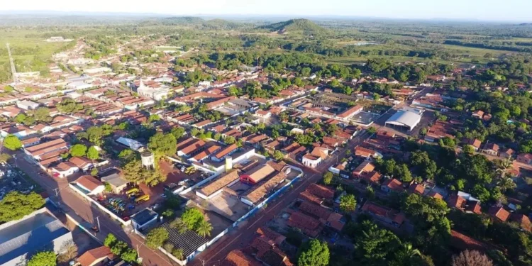 Três pessoas da mesma família são suspeitas da morte de idoso que ateou fogo em tapete de padaria durante surto, diz polícia