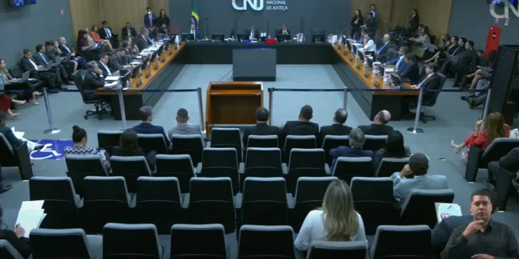 Juízes ameaçam aposentadoria com PEC dos supersalários