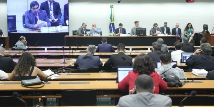 Comissão aprova parecer preliminar do Orçamento e aumento na estimativa de receita de R$ 22 bi