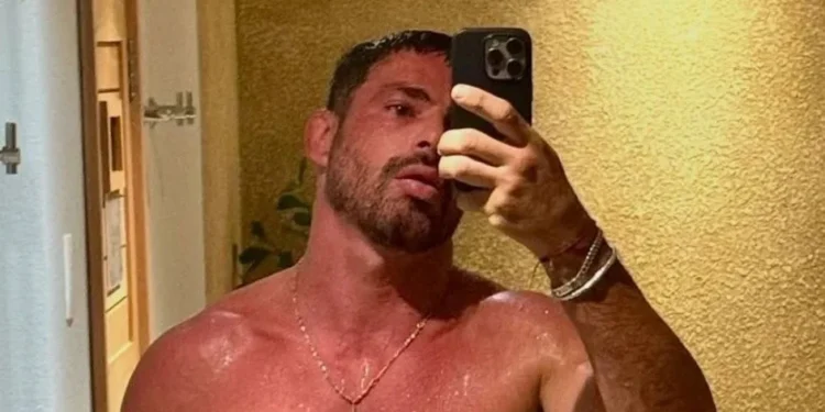 Ele disse que estava com a autoestima baixa, então lembrou de uma foto que tirou na sauna e a compartilhou com seus seguidores • Instagram/Cauã Reymond