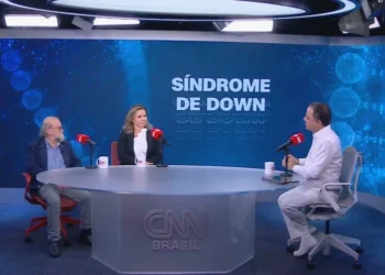 Dr. Roberto Kalil recebe no “CNN Sinais Vitais” Flávia Navarro, cardiologista pediátrica da Santa Casa de São Paulo, e Zan Mustacchi, que é geneticista e pediatra do Hospital Darcy Vargas, em São Paulo • CNN/Divulgação