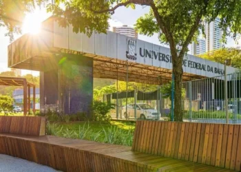 São oferecidas 42 bolsas integrais para cursos de idiomas • UFBA/Divulgação