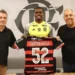 Evertton Araújo renova contrato com o Flamengo