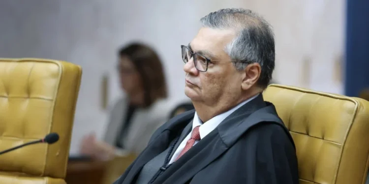 Dino rejeita pedidos da AGU e mantém regras rígidas para emendas