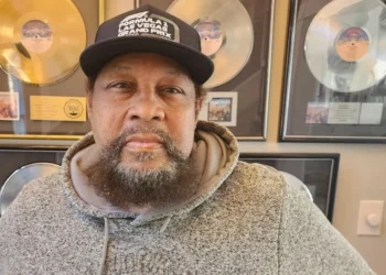 Victor Willis, um dos membros do Village People, disse que "YMCA" não foi feita para a comunidade LGBTQIA+ e explicou por que liberou o uso da música pela campanha do presidente eleito Donald Trump • Facebook/ Victor Willis