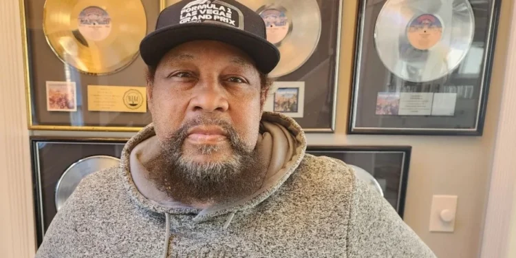 Cantor do Village People diz que “YMCA” não é para os gays