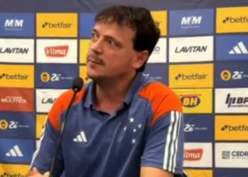 Fernando Diniz rebate jornalista após mais uma derrota do Cruzeiro • Reprodução