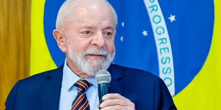 Do repouso à cirurgia de emergência: a rotina de Lula após acidente em outubro