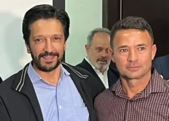 O prefeito Ricardo Nunes (MDB) e seu vice, Mello Araújo (PL) • Renata Souza/CNN