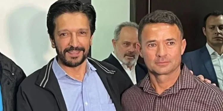 O prefeito Ricardo Nunes (MDB) e seu vice, Mello Araújo (PL) • Renata Souza/CNN