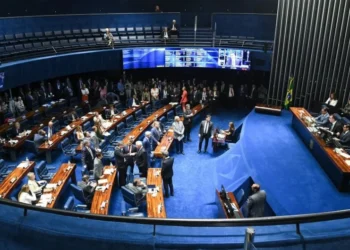Senadores durante votações no plenário • Jonas Pereira/Agência Senado