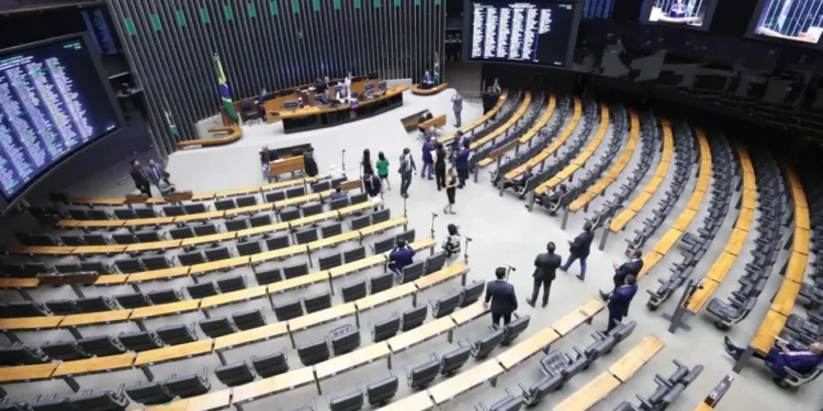 Câmara aprova projeto de renegociação da dívida dos estados