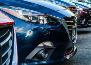 carros, concessionária, estacionamento, usados, aluguel, assinatura • Obi - @pixel9propics/Unsplash