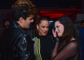 Amanda, filha de Silvia Abravanel, conheceu Luan Santana na noite de terça-feira (10) • Araújo/AgNews